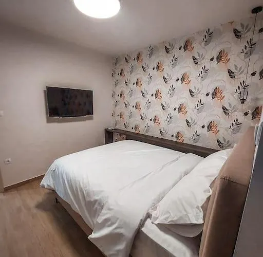Iris Apartment