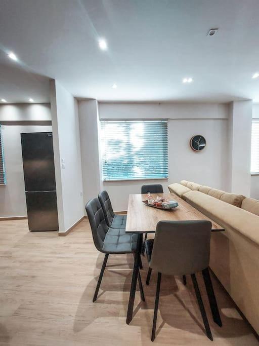Iris Apartment *